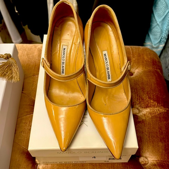 Manolo Blahnik patent beige Maryjane’s